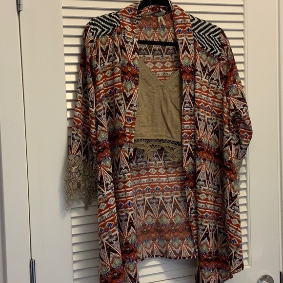 Gimmicks by BKE Kimono with matching crop top - Picture 1 of 2